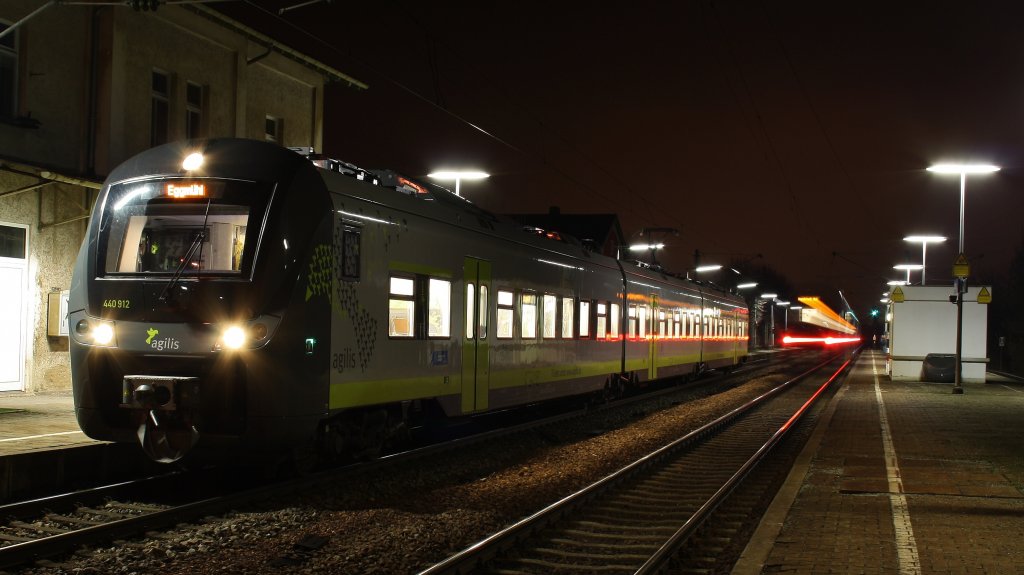 440 912 in Kfering im hintergrund sieht man 440 913 bei der ausfahrt
am 18.03.2011 .