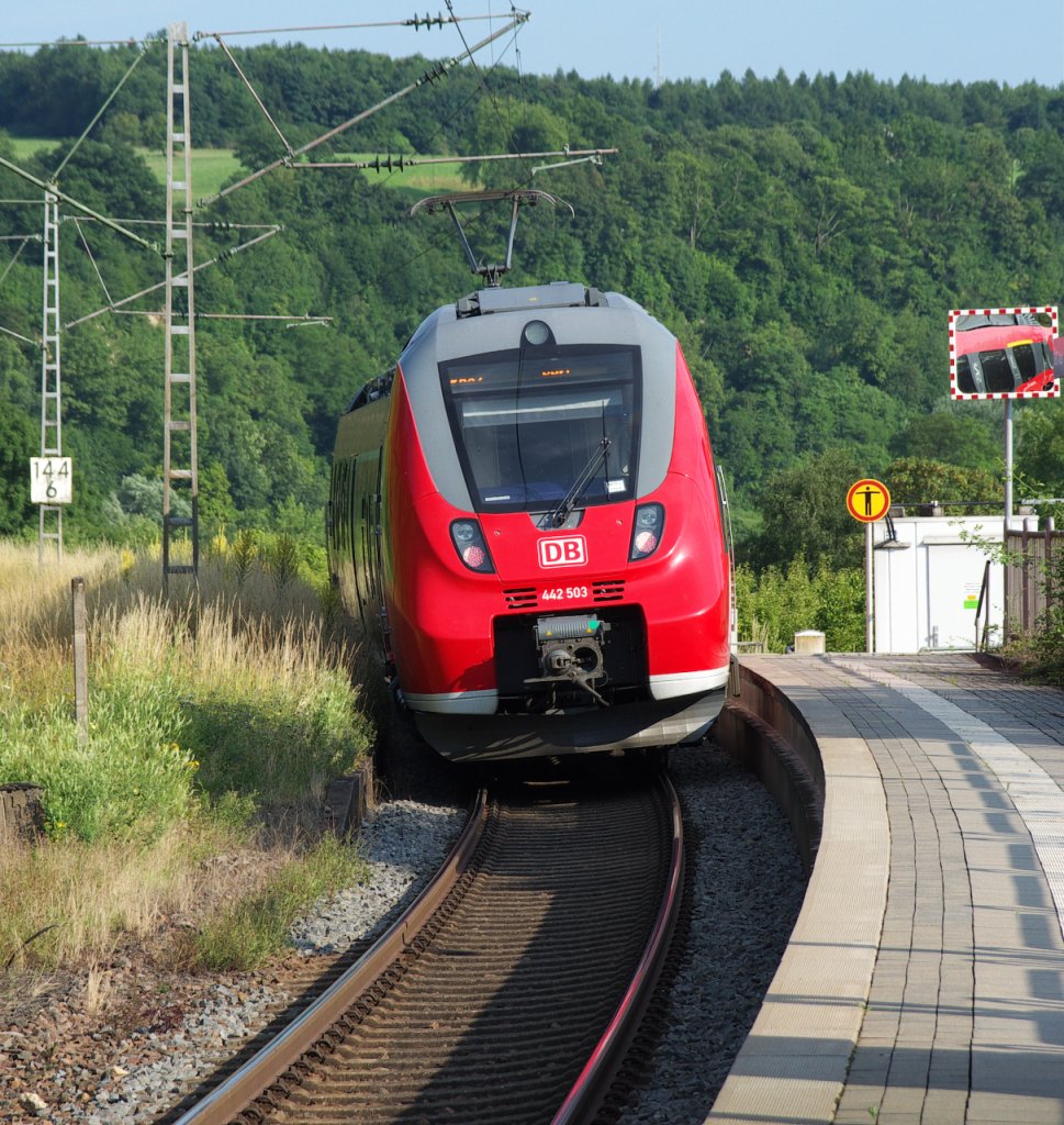 442 003 RB Trier - Perl verlt gerade den Haltpunkt Wehr (Mosel).
Der nchste Halt wird in Palzem sein.
KBS 692 - Obermoselstrecke - Bahnstrecke 3010 Koblenz - Perl Grenze