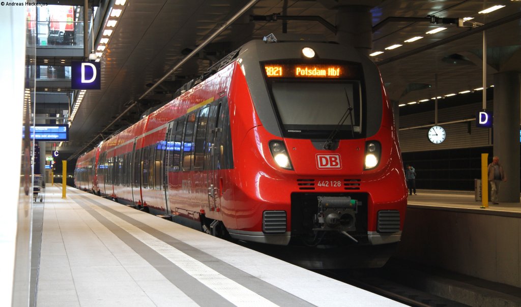 442 128-5 und 221-8 als RB 18661 (Berlin Hbf (tief)-Potsdam Hbf) in Berlin Hbf 6.8.12