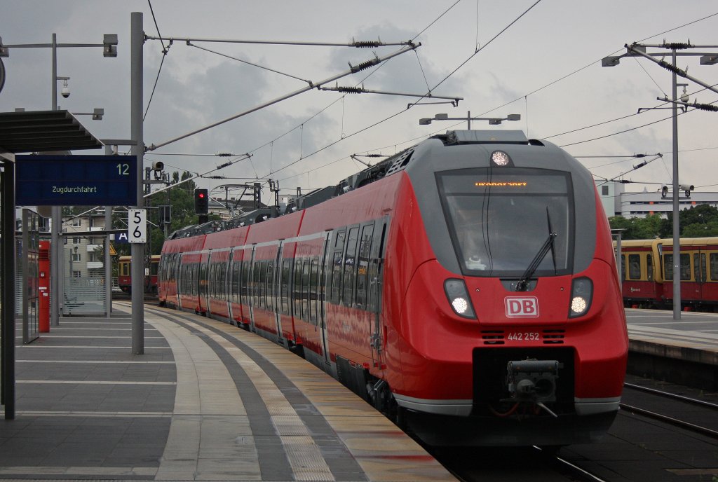 442 252 am 3.8.12 auf Probefahrt in Berlin Hbf.
