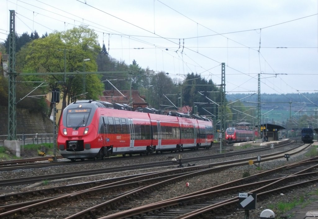 442 271 verl�sst am 03. Mai 2013 als RE 4991 nach N�rnberg den Bahnhof Kronach.