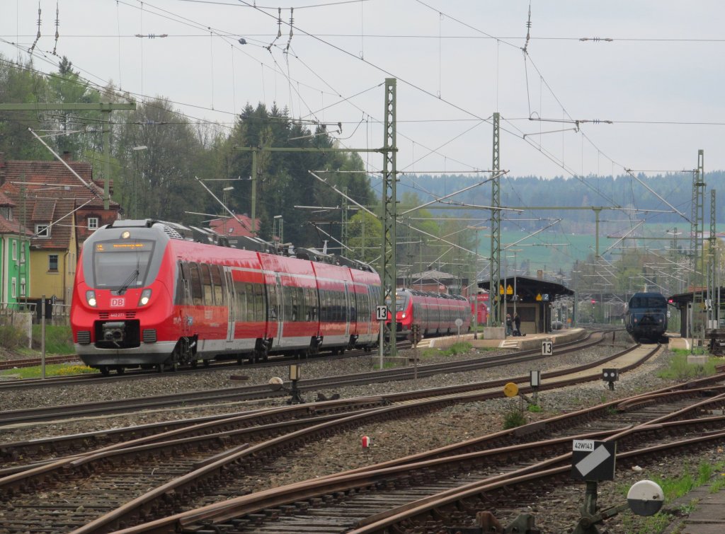 442 271 verl�sst am 03. Mai 2013 als RE nach N�rnberg Hbf den Bahnhof Kronach.