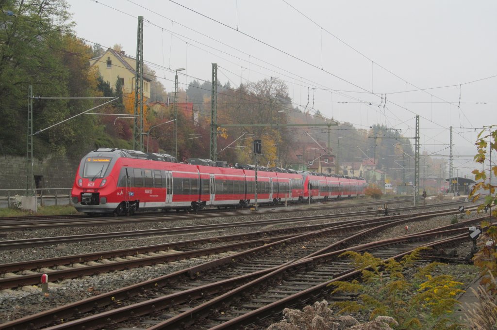 442 277 und 442 306 erreichen am 24. Oktober 2012 als Lt 70727 (Nrnberg Hbf - Kronach) den Bahnhof Kronach auf Gleis 5.
