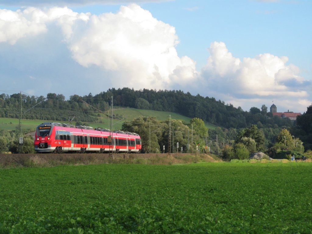 442 305 ist am 19. September 2012 als RB nach Pressig-Rothenkirchen bei Kronach unterwegs.