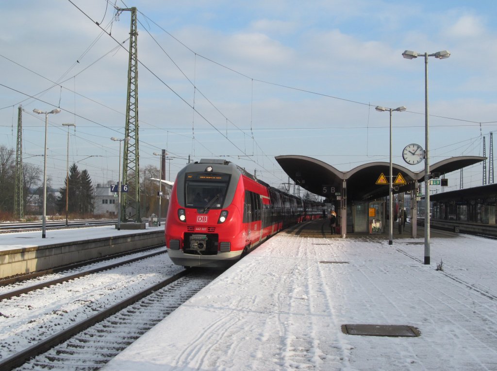 442 307 und 442 272 verlassen am 03. Dezember 2012 als RE von Sonneberg bzw. Jena nach Nrnberg Hbf den Bahnhof Lichtenfels.