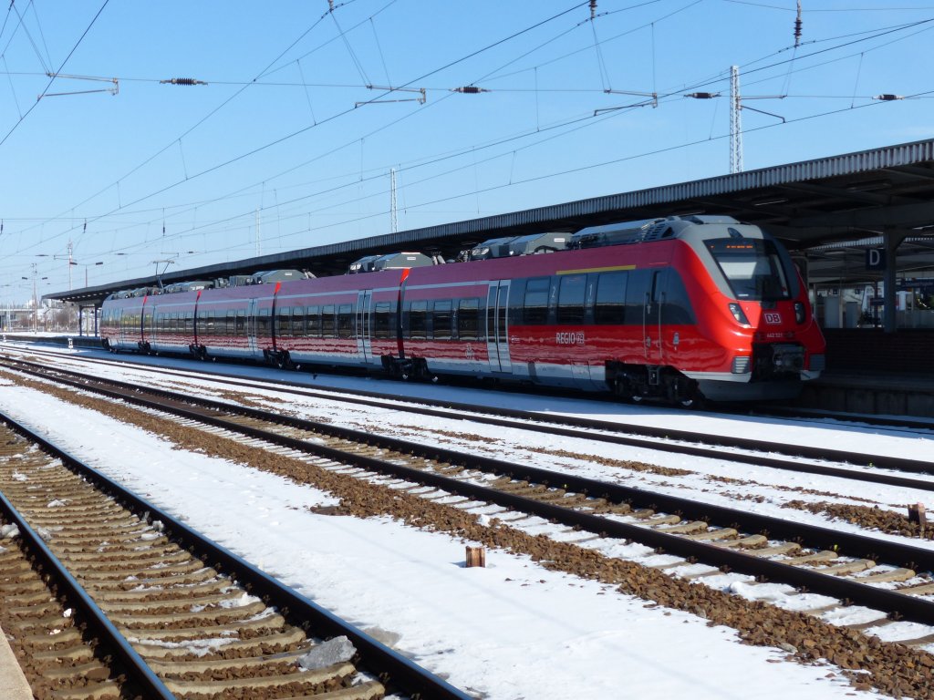 442 321 als RE nach Dessau steht am 23.03.2013 auf dem Bahnhof Berlin Schnefeld.