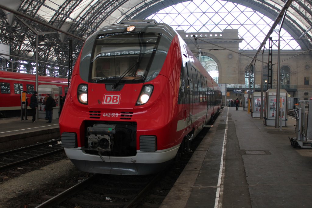 442 618 mit dem RE50  Saxonia  in Dresden Hbf. 30.03.2013