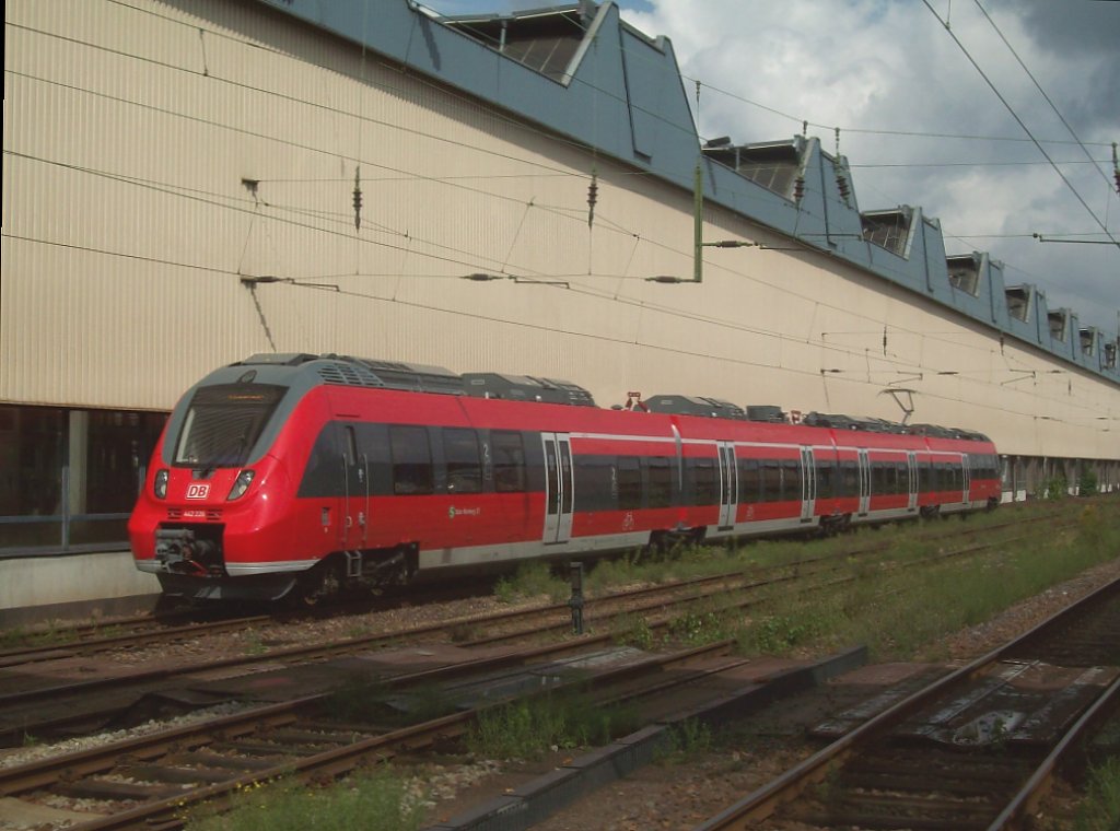 442 726 fr die S-Bahn Nrnberg parkt in Chemnitz HBF.