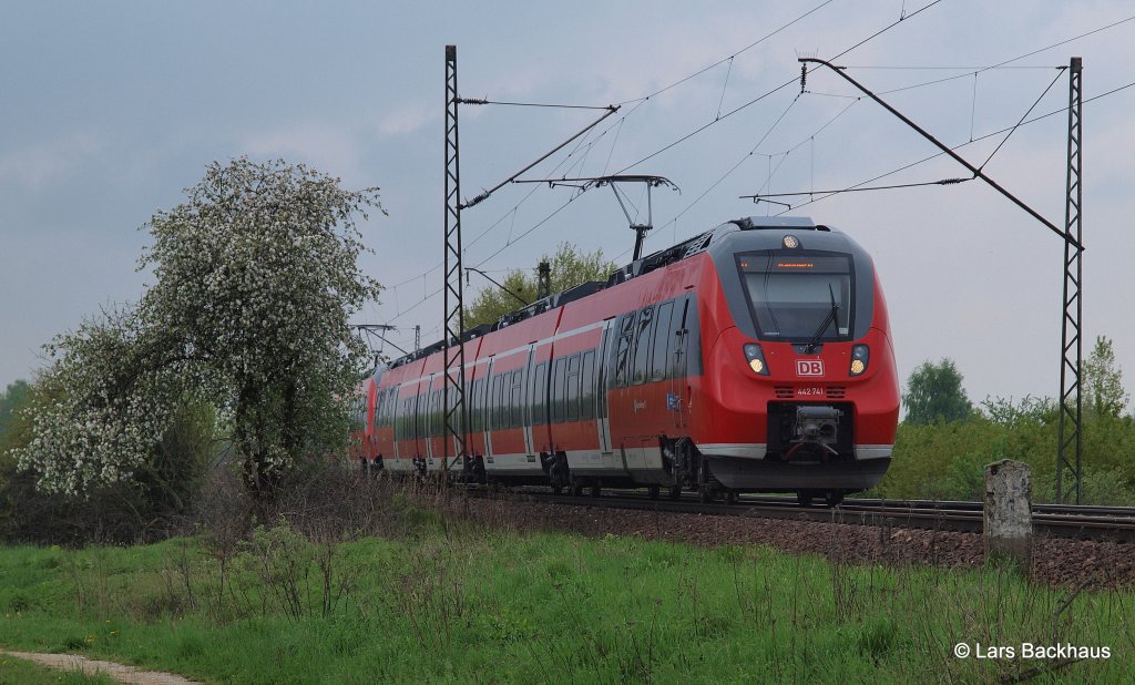 442 741 und ein weiterer  Hamster  sind am 07.05.13 als S1 bei Kersbach Richtung Bamberg unterwegs.