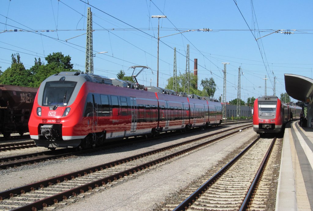 442 767 der S-Bahn Nrnberg steht am 25. Mai 2012 zu Schulungszwecken auf der Strecke Sonneberg - Lichtenfels im Bahnhof Lichtenfels.