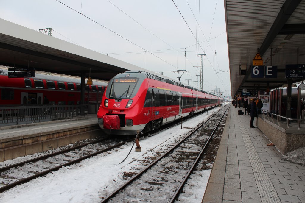 442 807 und 442 605 warten in Nrnberg Hbf mit dem Franken Thringen Express auf die Abfahrt. 26.01.2013 