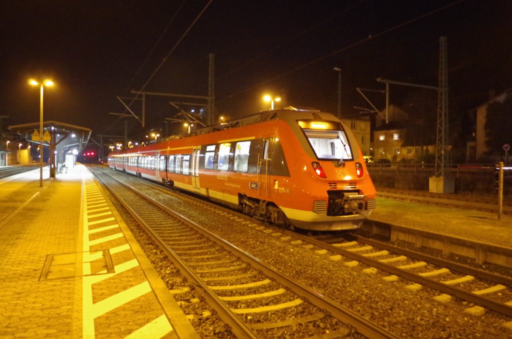 442 807 steht am 29.12.2012 in Kronach auf Gleis 4. 