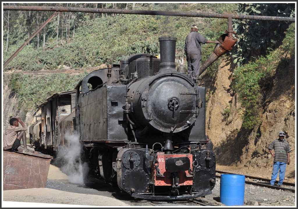 442.56 steht in Arbaroba und wird mit frischem Wasser versorgt. (01.02.2012)