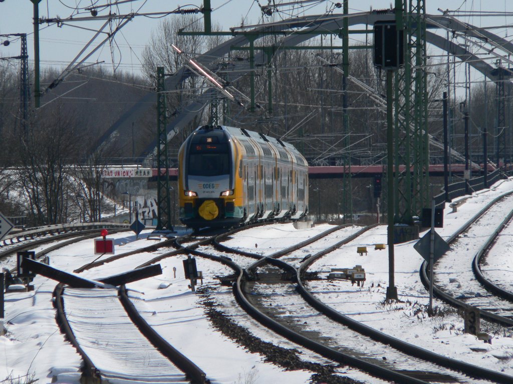 445 105 der ODEG schlängelt sich durch die Gleisanlagen beim Betriebsbahnhof Rummelsburg. 23.3.2013