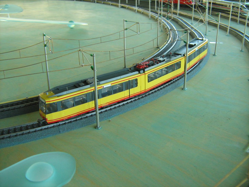 450 032-9 oder 832 der KVG fristet leider noch wegen seinem Analog Decoder in meinem Karton im Keller.
Das Bild zeigt mein ROCO Modell mit Gleichtromantrieb auf einer Mrklin Anlage eines Freundes.