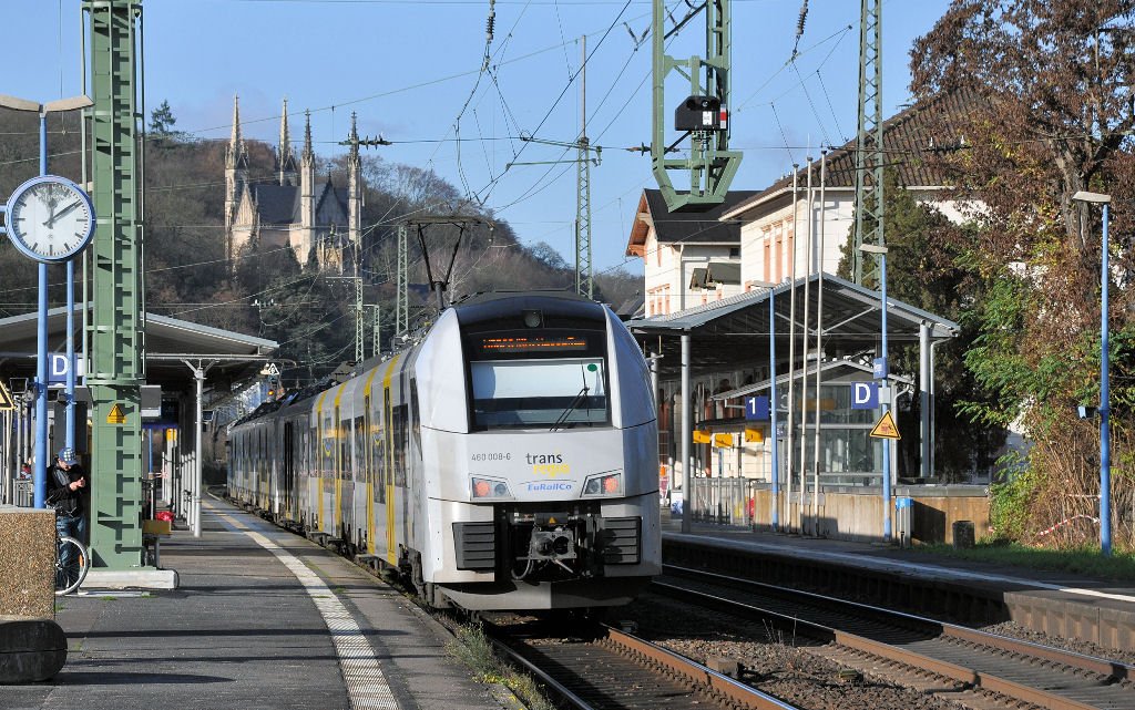 460 008-6 Transregio nach Kln-Deutz im Bahnhof Remagen - 04.12.2009