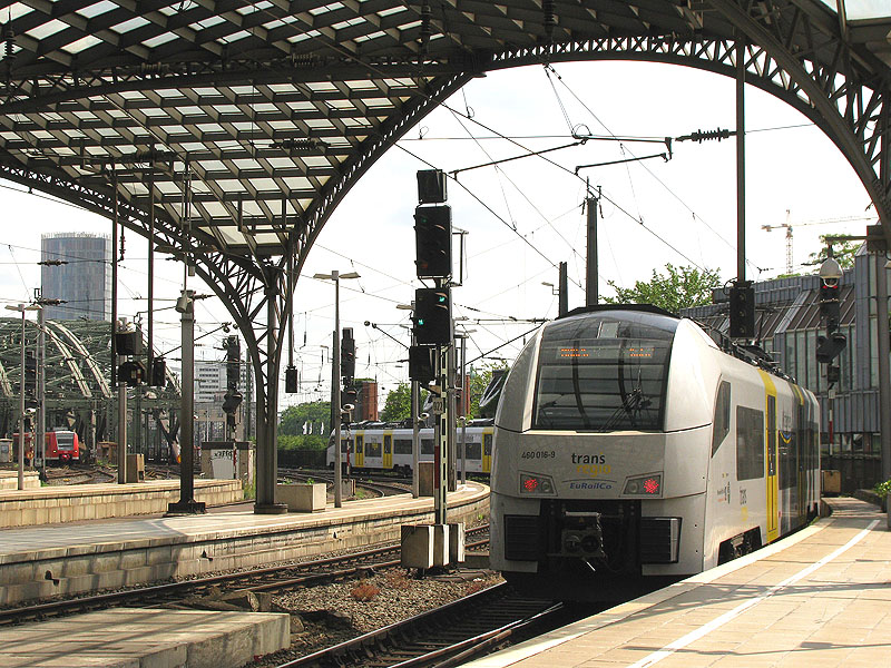 460-016-9 als ein Zug der Linie MRB26 in Kln Hbf, 23.07.2010