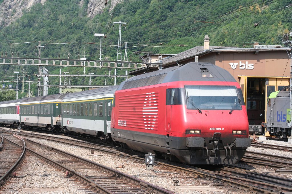 460 019 am 01.07.10 in Brig mit IR aus Genf