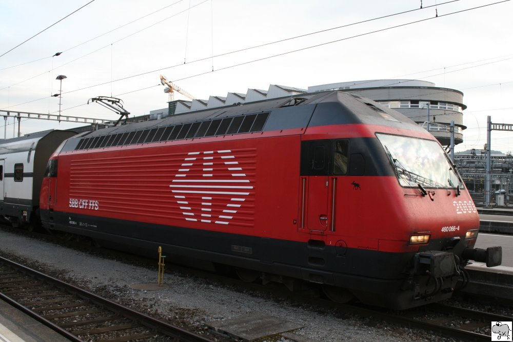460 066-4 im Bahnhof von Luzern am 6. Oktober 2009.