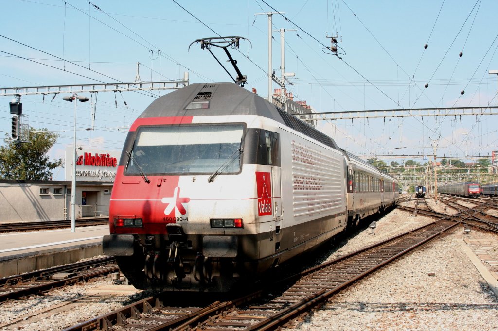 460 090 am 29.06.09 die Walliser Werbelok verlt mit dem IR Luzern - Bern - Genf den Bahnhof von Lausanne in Richtung Genf.