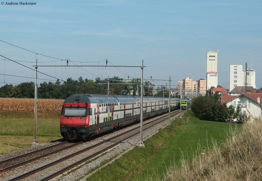 460 112-6 mit dem IC 725 (Geneve-Aeroport-St. Gallen(CH)) begegnet NINA 26 der BLS als S1 (Thun-Fribourg) bei Ddingen 3.10.0