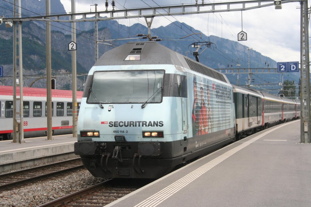 460 114 am 08.06.09 in Sargans mit IR Chur - Zrich.