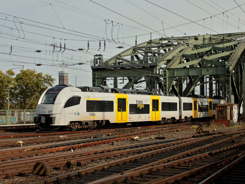 460 508-5 verlt am 27.10.2011 die Hohenzollernbrcke und fhrt in Kln Hbf ein.