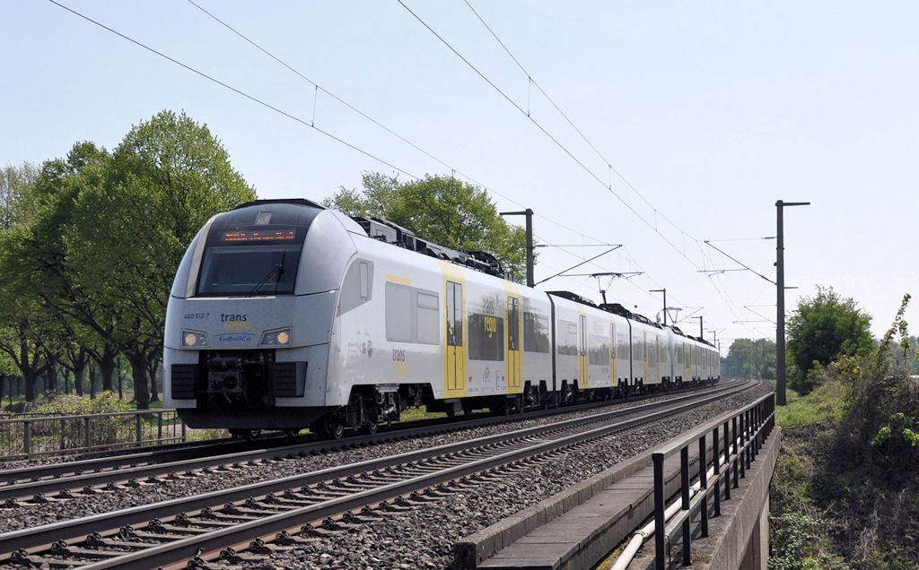 460 512-7 mit 460 511-9, Transregio Mittelrhein-Bahn, von Bonn kommend kurz vor Bf Brhl - 28.04.2010