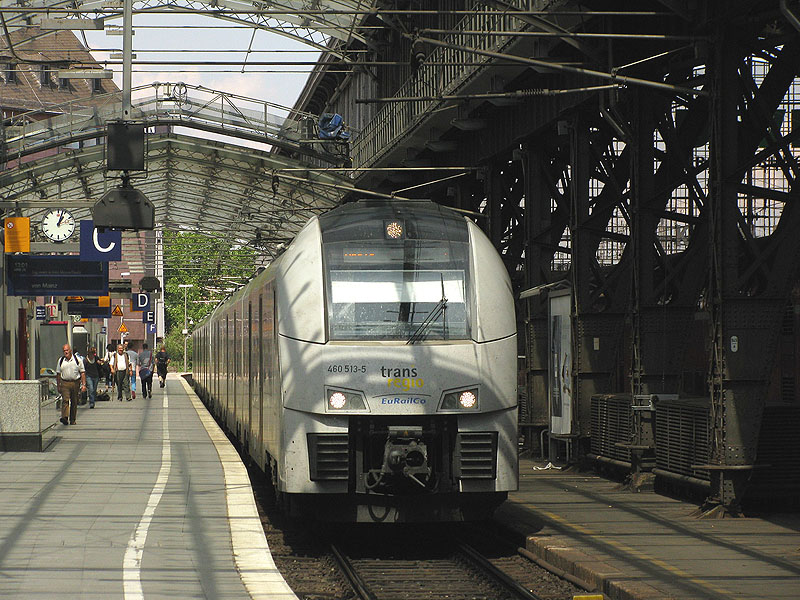 460-513-5 als ein Zug der Linie MRB26 in Köln Hbf, 23.07.2010