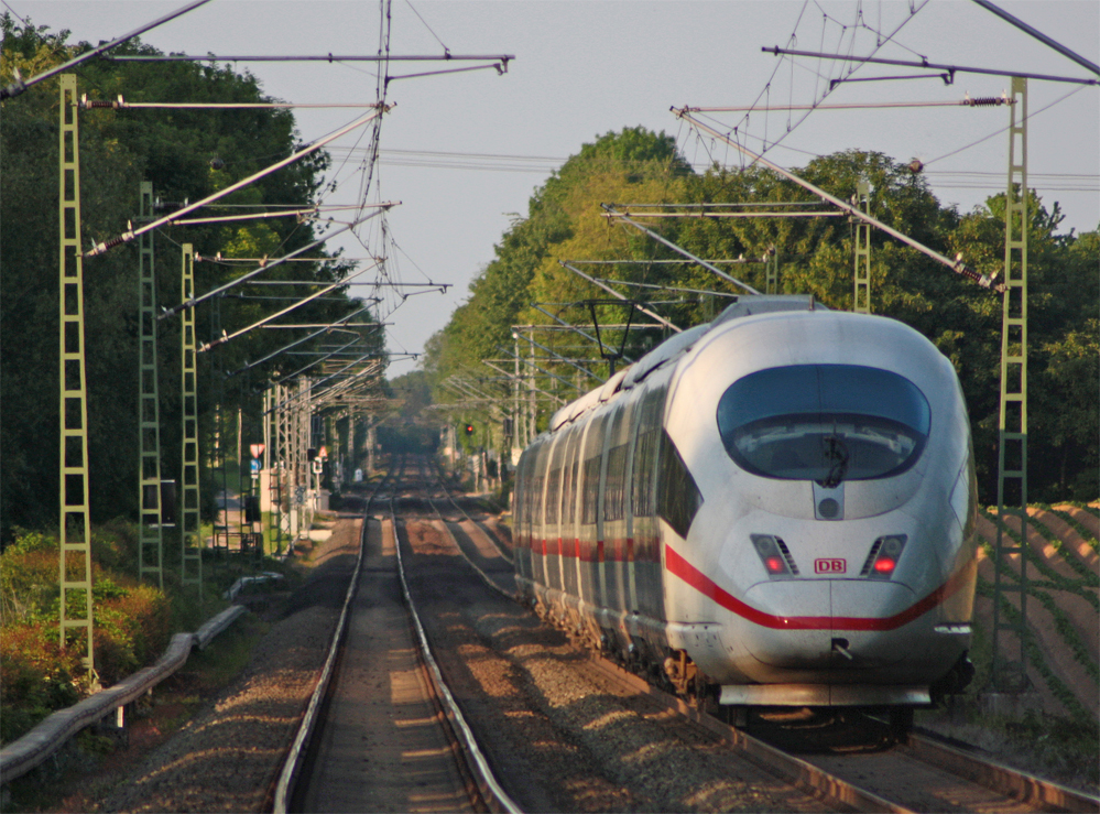 4602 alias 406 ***-* als ICE aus Bruxelles Midi nach K�ln als Umleiter am Km 28.4 kurz hinter Geilenkirchen, 23.5.10