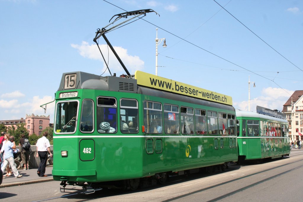 462 am 06.08.10 auf der Linie 15 auf der Mittleren Rheinbrcke.
