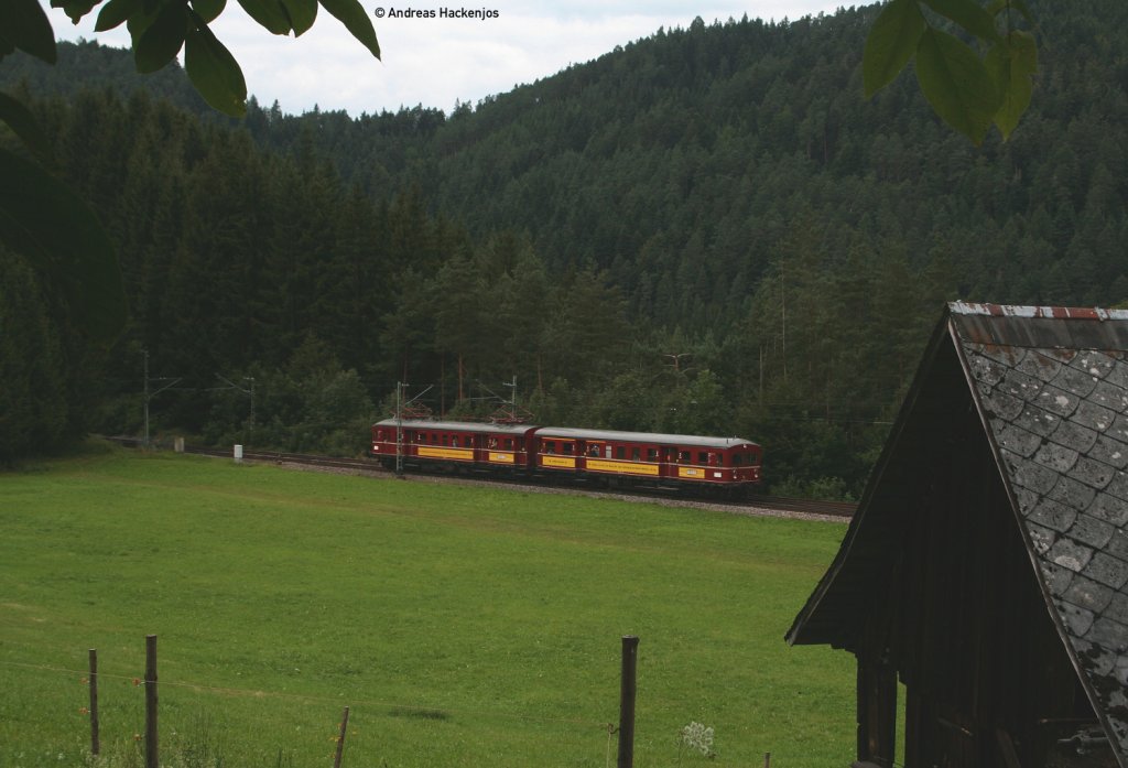 465 005-7 von der SVG aus Stuttgart heulte immer Sonntags seit vom 25.Juli bis zum 15.August von Offenburg aus in den Schwarzwald. Hier ist er gerade auf der letzten Bergfahrt nach St.Georgen bei Niederwasser unterwegs 1.8.10