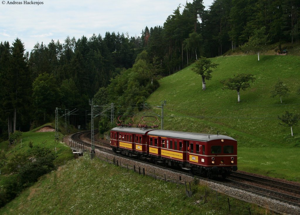 465 005-7 von der SVG aus Stuttgart heulte immer Sonntags seit vom 25.Juli bis zum 15.August von Offenburg aus in den Schwarzwald. Hier ist er gerade auf der letzten Bergfahrt nach St.Georgen bei Nubach unterwegs 1.8.10