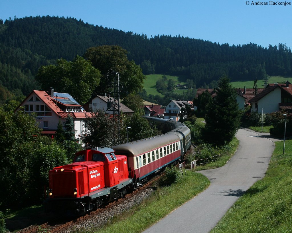 465 der AVG und V 360 02 der EMN (Zugschluss) mit dem DLr 31748 (Alpirsbach-Hausach) in Halbmeil 9.9.09
