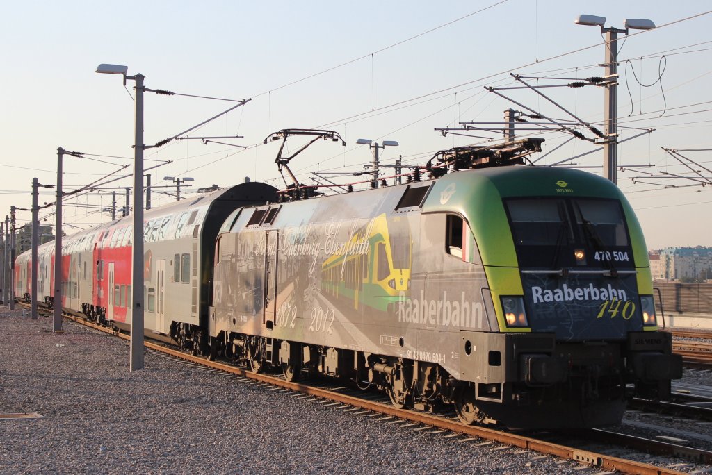 470 504  140 Jahre Raaberbahn  mit dem REX 7906 aus Fertıszentmikls/Sankt Nikolaus am Neusiedlersee bei der Einfahrt in den Wiener Hauptbahnhof; am 06.08.2013