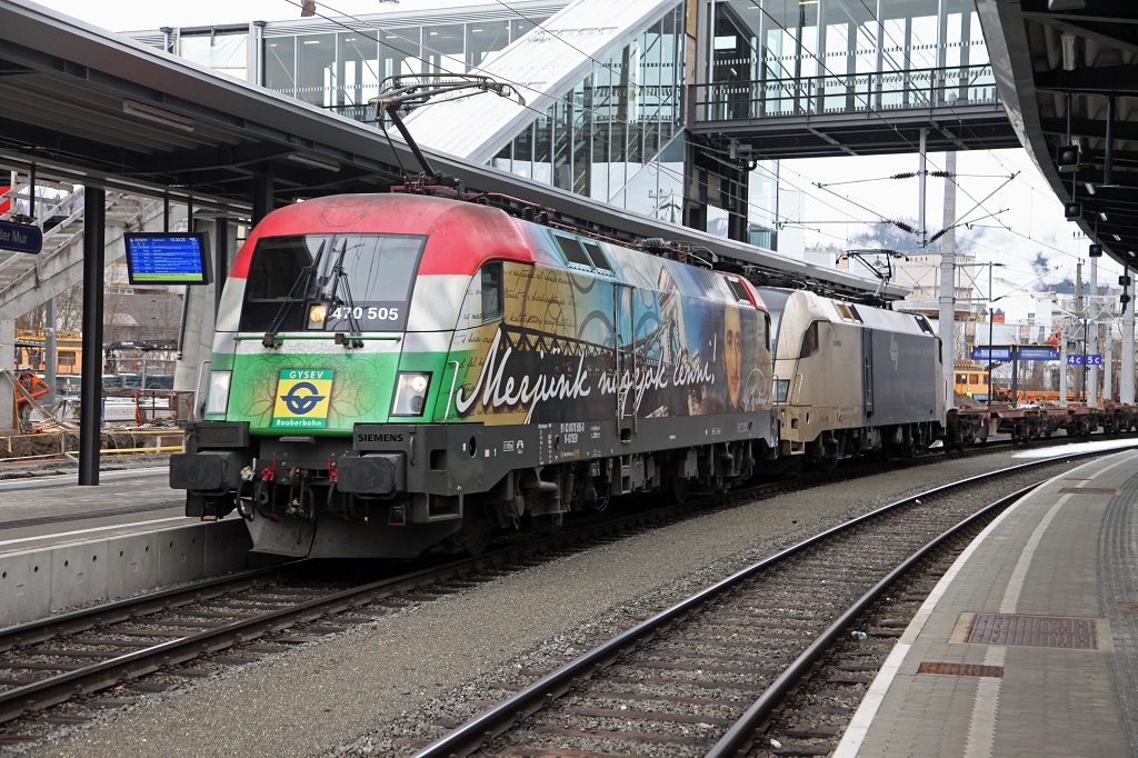 470 505 + 182..... ziehen am 6.02.2013 einen Gterzug durch den Bahnhof Bruck/Mur.