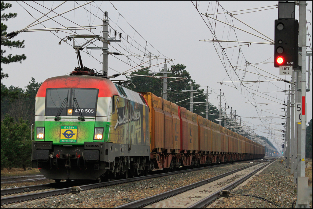 470.505 brachte am 03.04.13 den 41373 von Gratwein nach Sopron, hier kurz nach der Hst. St.Egyden.
Gru an den Tfzf!