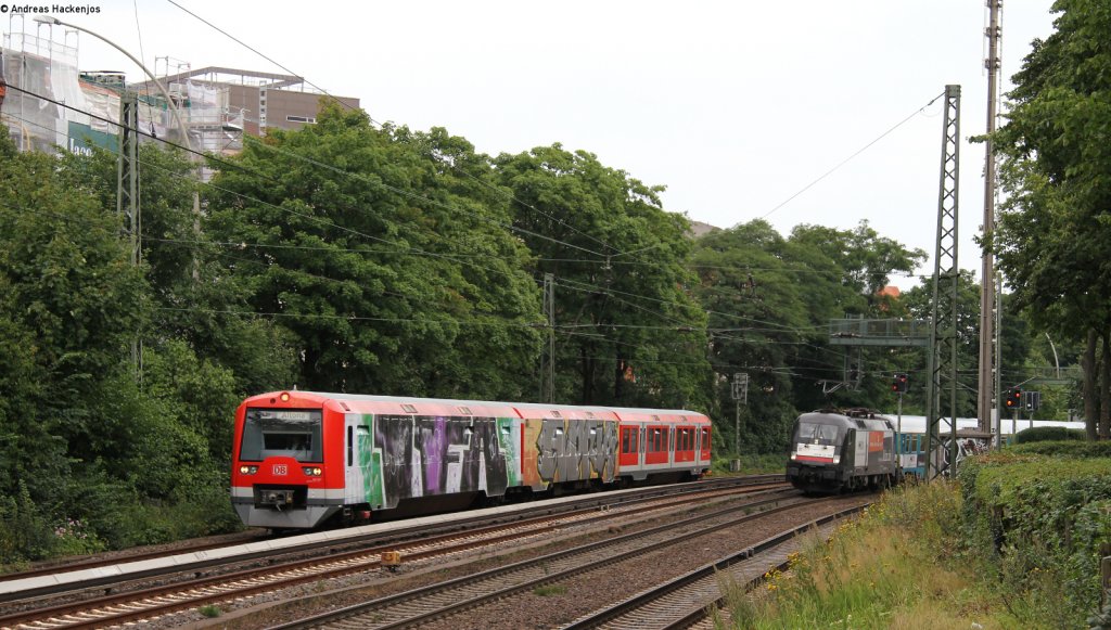 474 001-5 als S3 nach Altona im Hintergrund nhert sich der HKX bei HH Dammtor 5.8.12