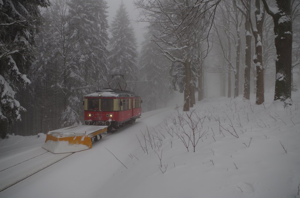 479 203 mit Schneepflug vorne dran am 24.02.2013 bei Oberweibach-Deesbach Richtung Cursdorf. 