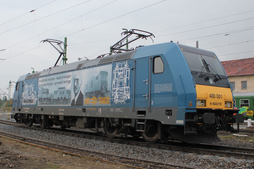 480 001 zum Gedenken an Klmn Kand, Vater der Drehstrommaschienen, hier bei Verschubarbeiten im Bahnhof Sopron; am 29.10.2011