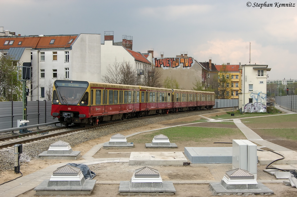 480 506-5 als S8 von Birkenwerder(b Berlin) nach Berlin-Gr�nau, bei der Einfahrt in den S-Bahn Haltepunkt Berlin Ostkreuz. 20.04.2012