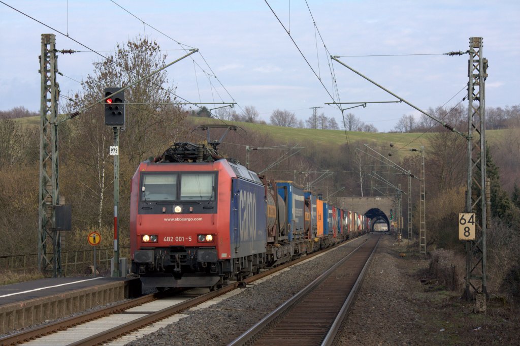 482 001-5 in Eilendorf am 12.02.2011.