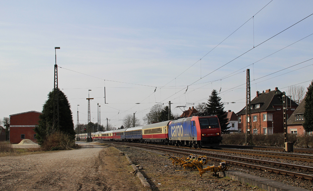 482 002-3 fuhr am 23.03.2013 mit dem AKE-Rheingold aus dem Sden nach Papenburg, hier in Aschendorf.