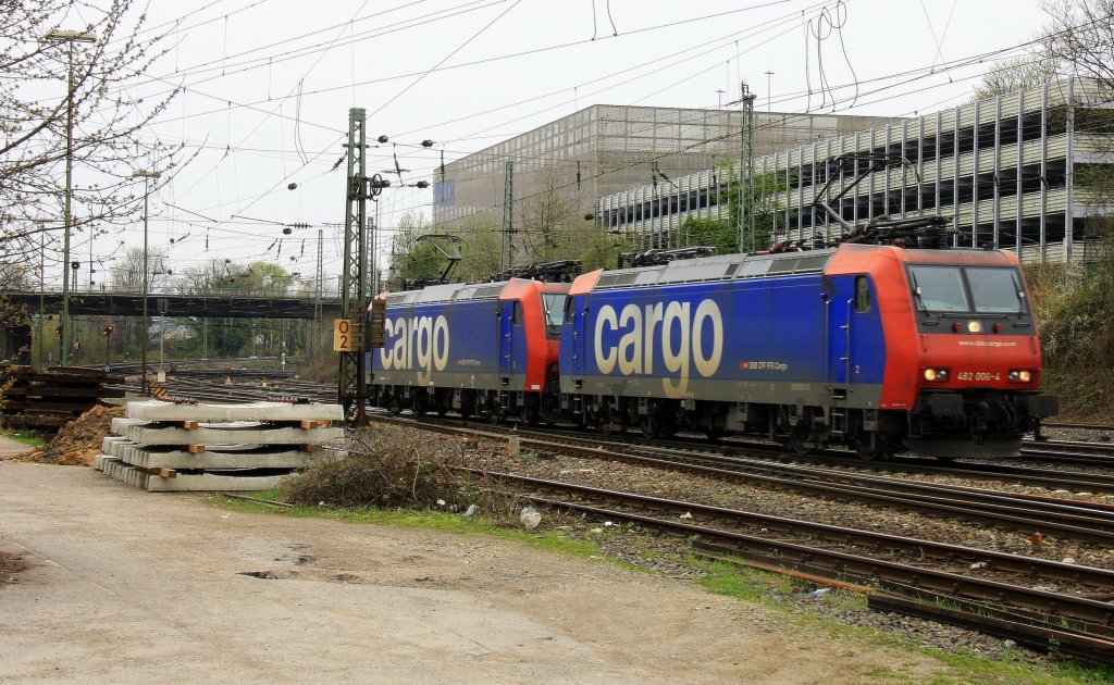 482 006-4 und 482 018-9 beide von der SBB-Cargo rangiern in Aachen-West bei Wolken am 21.4.2013.