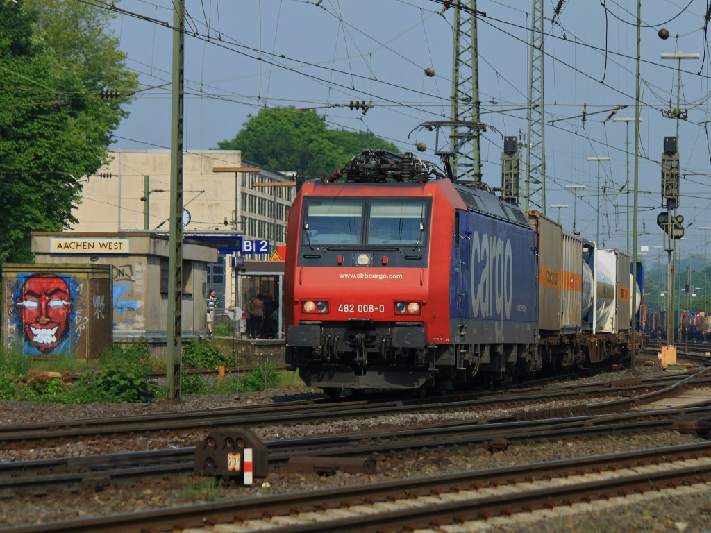 482 008-0 (kotrans) verlt am 24.09.2012 mit einem Containerzug am Haken Aachen West.