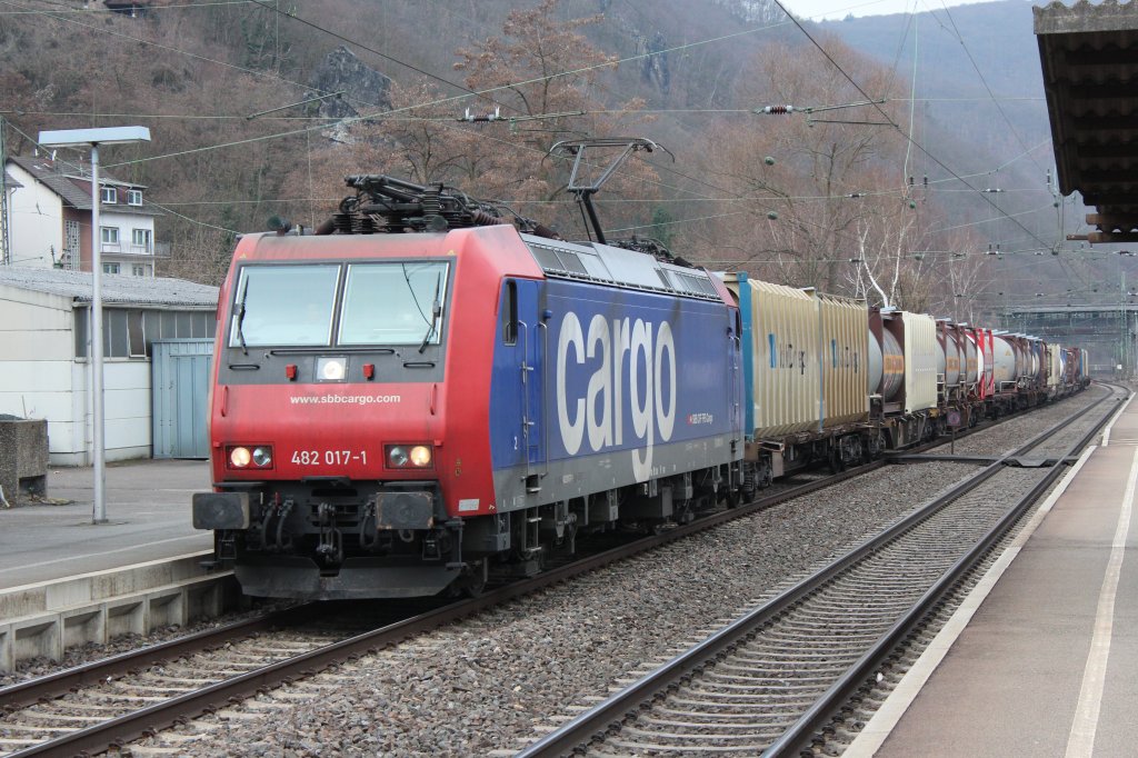 482 017-1 der SBB in Bingen(Rhein)Hbf.