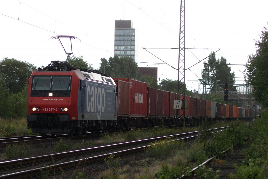 482 027-0 mit einem Containerzug in Hamburg Unterelbe am 09.07.2009