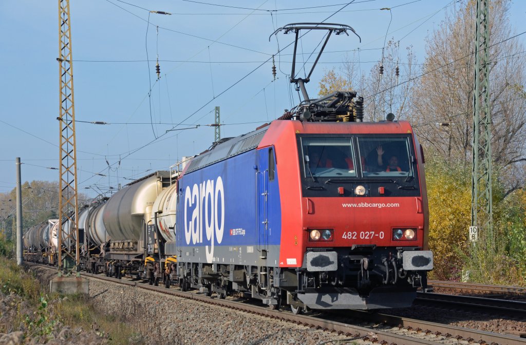 482 027 befrderte am 28.10.11 das Ruhlandpendel durch Leipzig-Thekla Richtung Engelsdorf. Gru zurck!!!