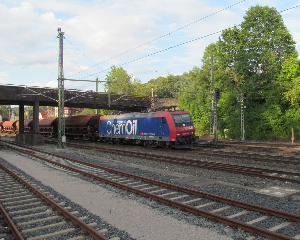 482 028-8 von ChemOil / SBB zieht am 12. August 2013 einen Getreidezug durch Kronach.
