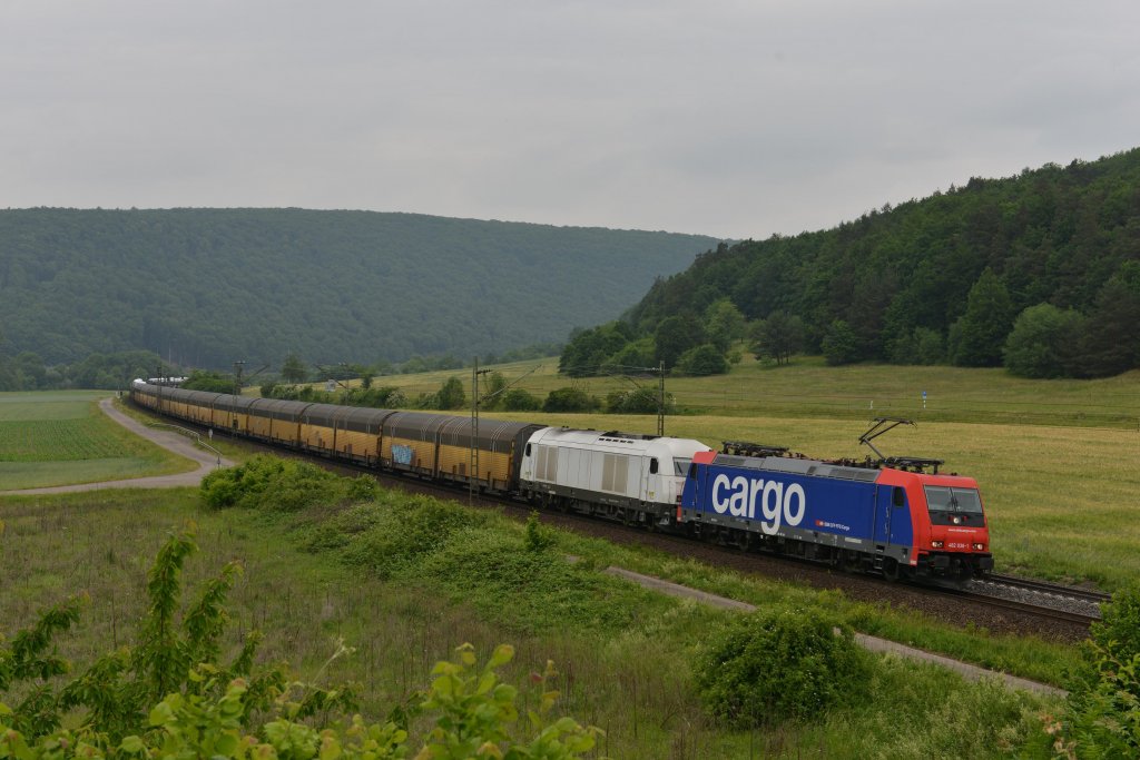 482 036 + 223 153 mit dem PCT Altmann-Zug von Fallersleben nach Mnchen am 02.06.2012 unterwegs bei Harrbach.